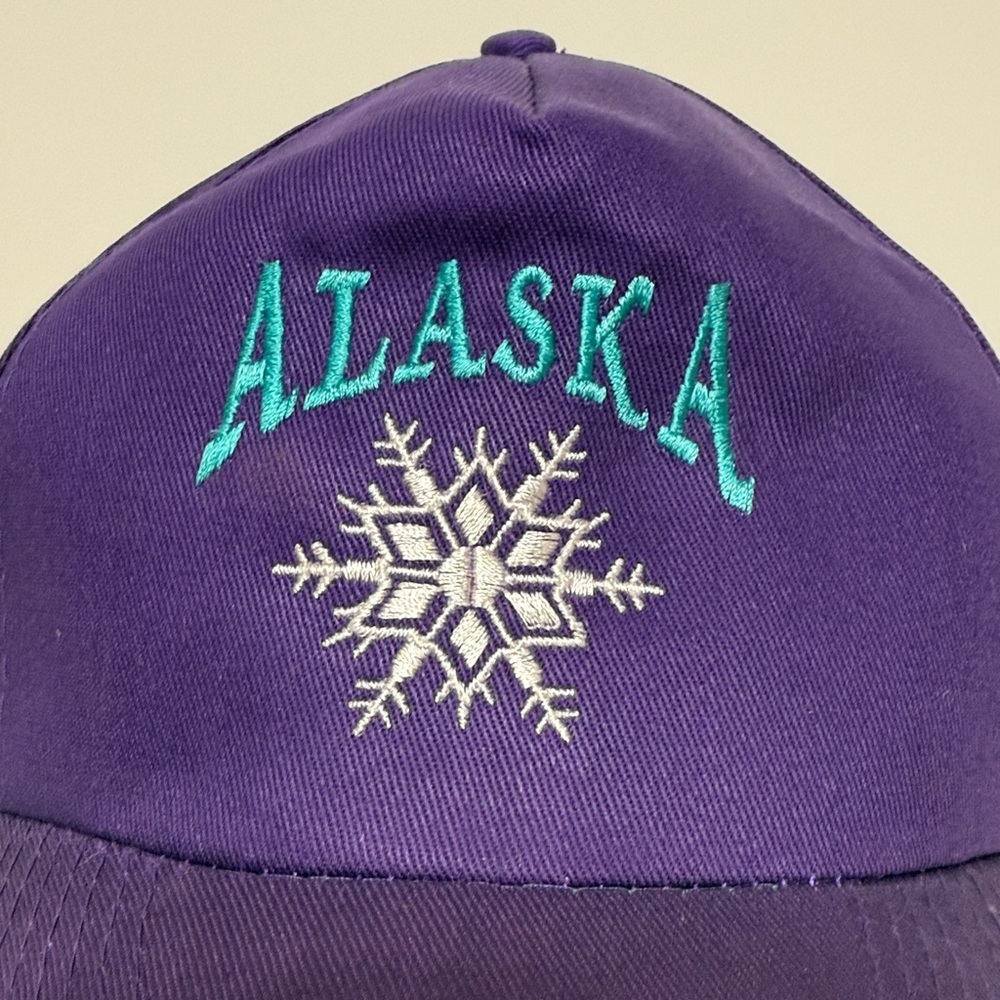 Vintage 80’s Alaska Adjustable Hat with Snowflake - Picture 5 of 10